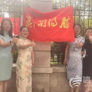直擊高考：旗袍、紅T恤還不夠 有家長(zhǎng)帶上萌寵來(lái)送考