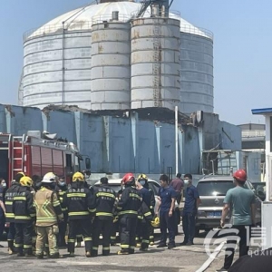 青島一閑置倉(cāng)庫(kù)起火 明火20分鐘被撲滅無(wú)人員傷亡