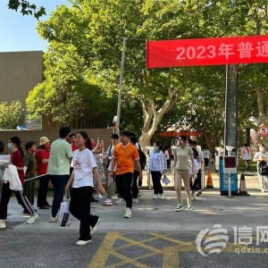 直擊高考：英語考試結(jié)束 物理老師提醒明天提前一小時(shí)開考