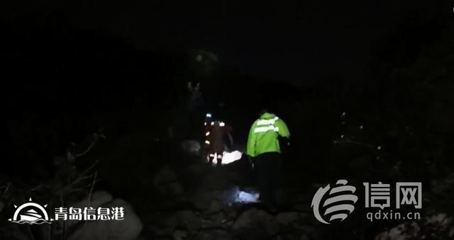 兩名大學(xué)生被困小珠山 黃島警方搜尋10小時(shí)后成功營(yíng)救