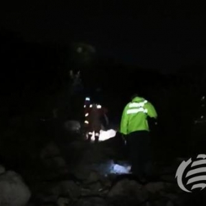 兩名大學(xué)生被困小珠山 黃島警方搜尋10小時(shí)后成功營(yíng)救