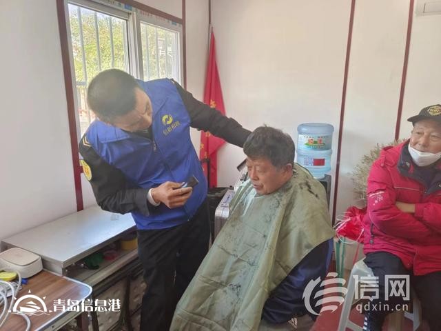 寒風(fēng)凜冽服務(wù)不停 信新相映便民服務(wù)大集走進(jìn)書院路社區(qū)