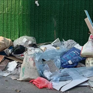 李園街道綜合行政執(zhí)法中隊(duì)：隨意傾倒建筑垃圾 零容忍