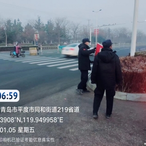 同和執(zhí)法中隊“安全第一，拆除戶外廣告牌”