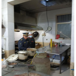 “信用+執(zhí)法”隨意處置餐廚垃圾要不得！云山中隊(duì)開展餐廚垃圾專項(xiàng)整治 ...