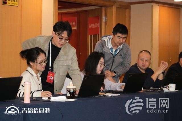 信網(wǎng)探班提案組：肩負(fù)委員重托 他們默默付出