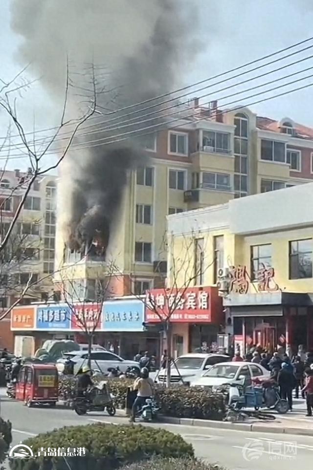 膠州常樂(lè)花園小區(qū)突發(fā)火情 未造成人員傷亡