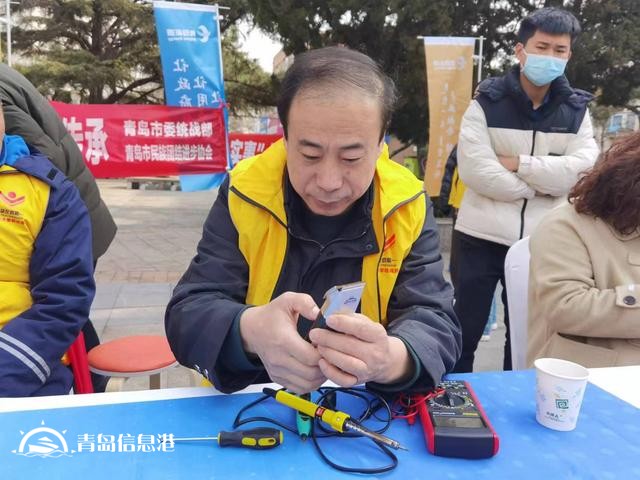信新相映走進八大湖公園 讓雷鋒精神在志愿者心中扎根