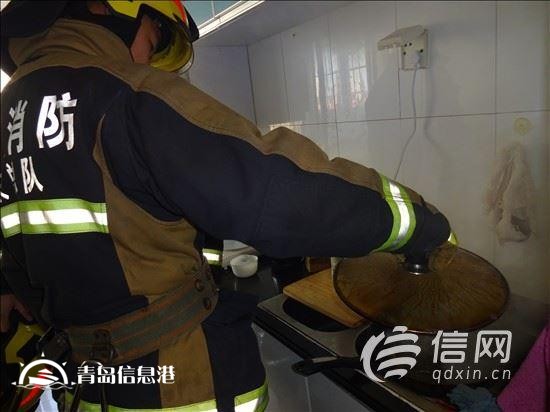 網(wǎng)事如歌·青島故事：灶上燉著菜房門(mén)被鎖了