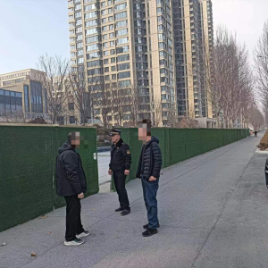 整治占路私設(shè)圍擋 優(yōu)化轄區(qū)環(huán)境秩序