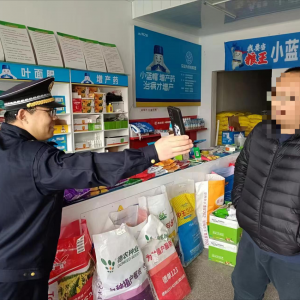 鳳臺執(zhí)法中隊開展農(nóng)資檢查專項行動