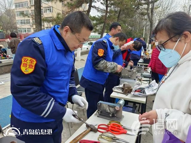 信新相映便民服務(wù)走進(jìn)商丘路社區(qū) 人大代表心系居民暖人心