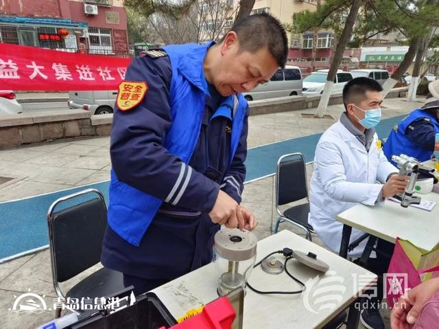 信新相映便民服務(wù)走進(jìn)商丘路社區(qū) 人大代表心系居民暖人心