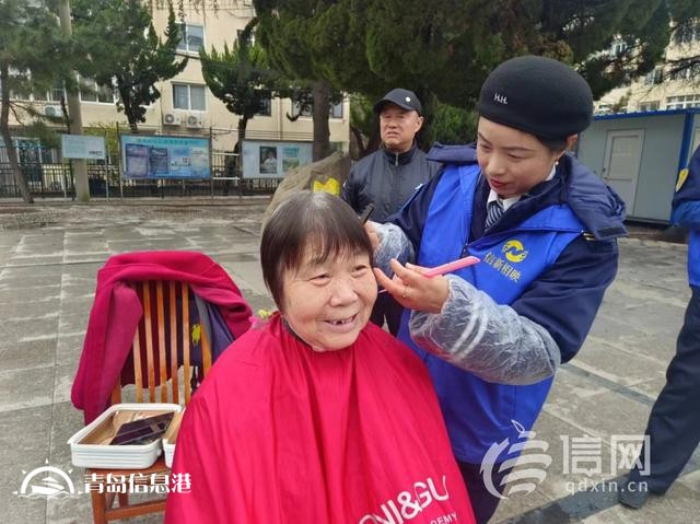 遼源路街道開展便民服務(wù)大集 交警向居民普及假期文明出行知識