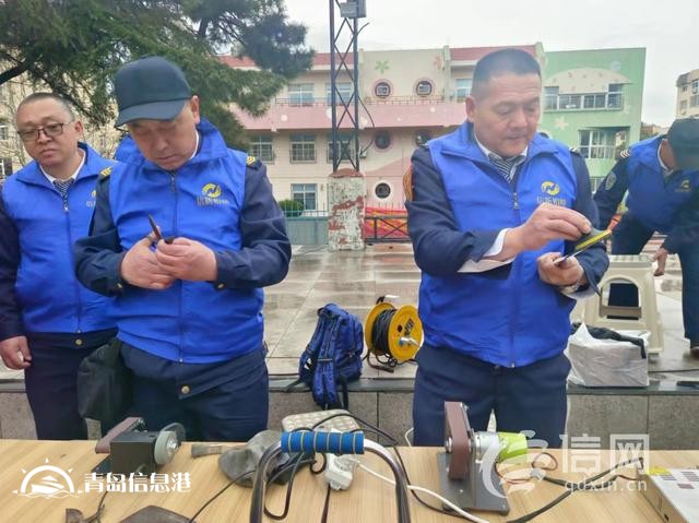 遼源路街道開展便民服務(wù)大集 交警向居民普及假期文明出行知識