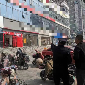 李園街道綜合行政執(zhí)法中隊(duì)：整治街面小廣告 城市顏值穩(wěn)提升 ...