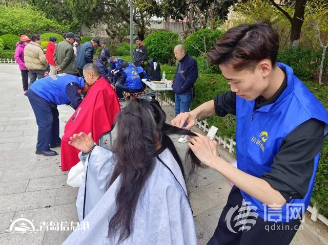 信新相映走進少山路社區(qū) 資深成員手把手教授新人服務技能