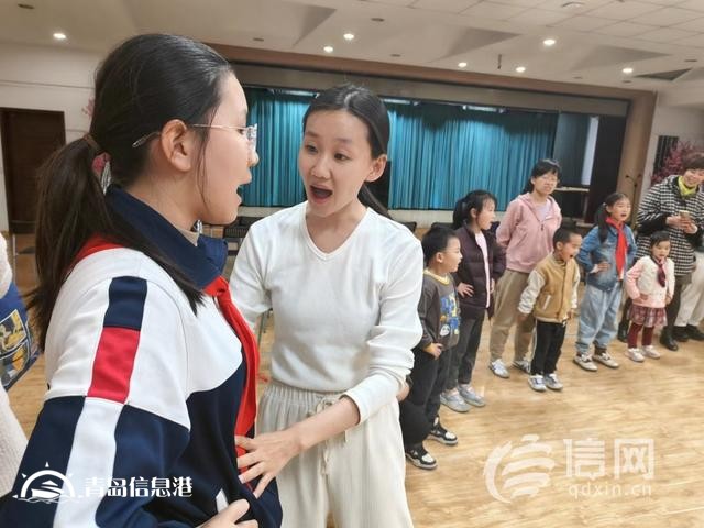 白天上班晚上學特長 青島市北區(qū)藝術夜校受到市民追捧
