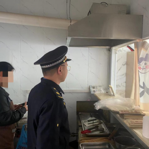 連軸轉(zhuǎn)！為轄區(qū)餐飲單位 “體檢”