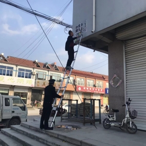 執(zhí)法+信用集中清理“牛皮癬”小廣告