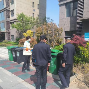 鳳臺中隊垃圾分類檢查：執(zhí)法護航，信用助力