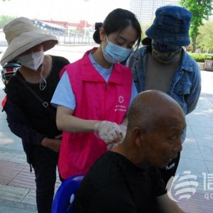 迎接國(guó)際護(hù)士節(jié) 青島市即墨區(qū)義診服務(wù)進(jìn)社區(qū)