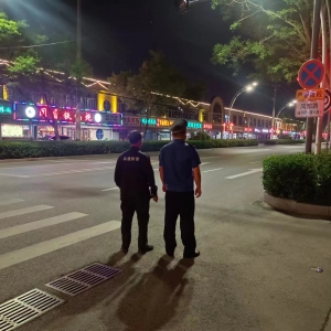 同和執(zhí)法中隊開展夜間轄區(qū)廣場防噪音污染執(zhí)法巡查工作