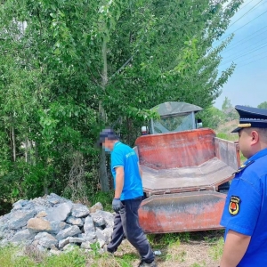 平度市東閣街道執(zhí)法中隊“零容忍”查處隨意傾倒建筑垃圾行為 ...