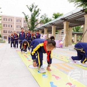 青島即墨區(qū)舉行學(xué)生心理健康服務(wù)中心揭牌儀式