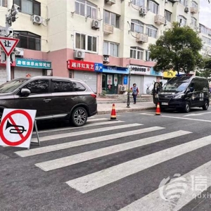 直擊高考：老師六點(diǎn)半就來到考點(diǎn) 將全程陪伴考生