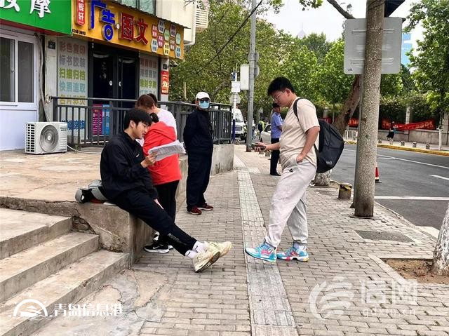 直擊高考：老師六點半就來到考點 將全程陪伴考生