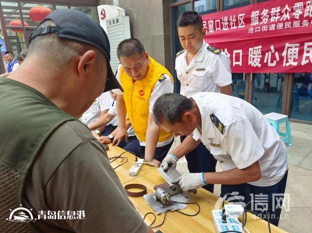 濃濃端午情 信新相映便民服務(wù)大集走進(jìn)紫荊苑社區(qū)