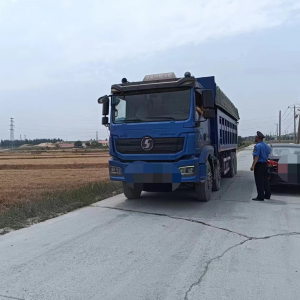 “信用+執(zhí)法”嚴(yán)控渣土運(yùn)輸 讓渣土車“守規(guī)”