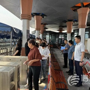 西海岸新區(qū)交通運(yùn)輸局全力服務(wù) 保障群眾端午假期出行