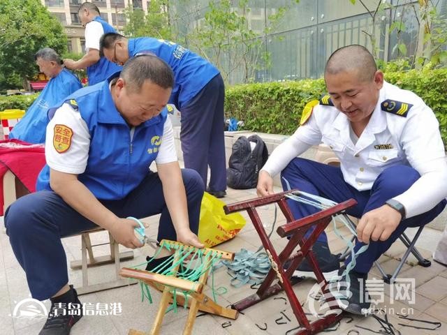 信新相映走進錦苑社區(qū) 志愿者磨刀、維修鍋具樣樣在行