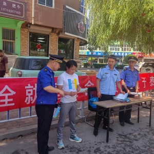 普法宣傳面對面，安全生產(chǎn)記心間