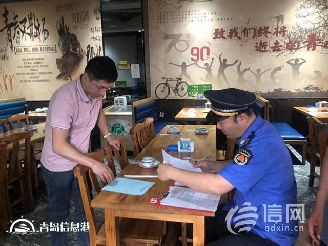 寧夏路街道拆除違規(guī)招牌 打造街道“高顏值”形象