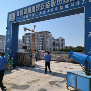 鳳臺執(zhí)法中隊“白+黑”全天候監(jiān)管 嚴控建筑工地揚塵污染