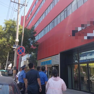李園街道綜合行政執(zhí)法中隊：治理違規(guī)廣告 清爽市容風(fēng)貌