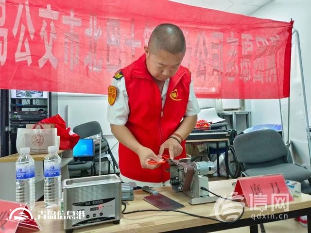 信新相映走進漢口路社區(qū) 志愿者輕松為居民維修“老物件”