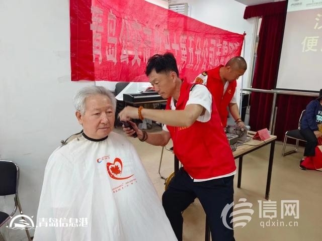信新相映走進漢口路社區(qū) 志愿者輕松為居民維修“老物件”
