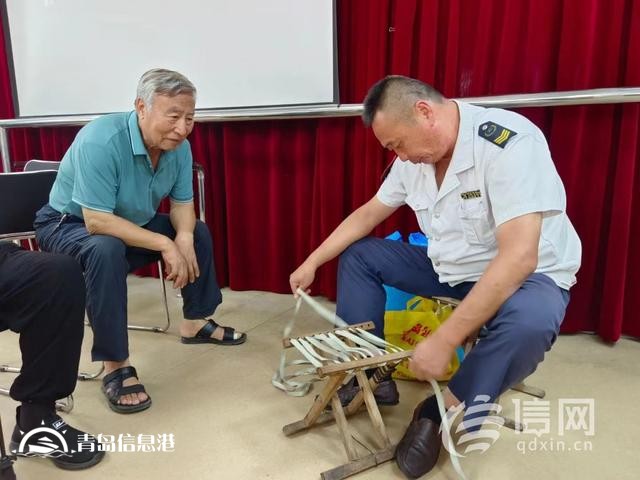 信新相映走進漢口路社區(qū) 志愿者輕松為居民維修“老物件”