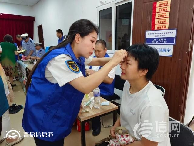 信新相映走進漢口路社區(qū) 志愿者輕松為居民維修“老物件”