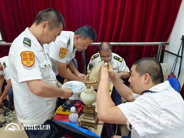 信新相映走進漢口路社區(qū) 志愿者輕松為居民維修“老物件”
