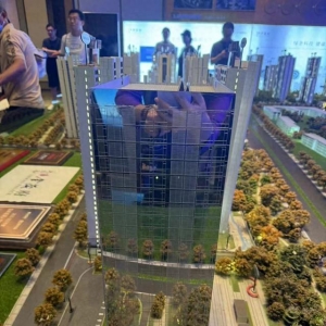沙盤朝東實(shí)際朝西 近百臺(tái)空調(diào)外機(jī)正對(duì)大云谷·金茂府“吹熱氣”