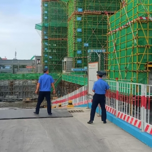 李園街道綜合行政執(zhí)法中隊(duì)：開(kāi)展揚(yáng)塵污染整治 “城管藍(lán)”守護(hù)“天空藍(lán)” ...