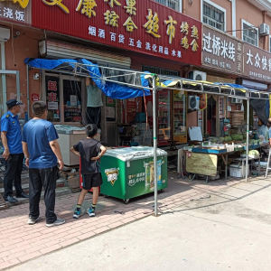 集中整治市場私搭亂建行為 維護(hù)轄區(qū)市容秩序