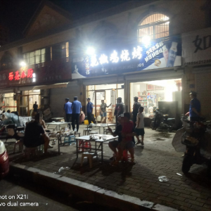 鳳臺(tái)執(zhí)法中隊(duì)持續(xù)強(qiáng)化夜間餐飲及流動(dòng)攤販整治工作