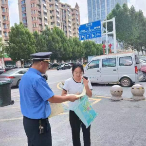 李園街道綜合行政執(zhí)法中隊：送法上門 規(guī)范占用市政道路挖道亂象 ...