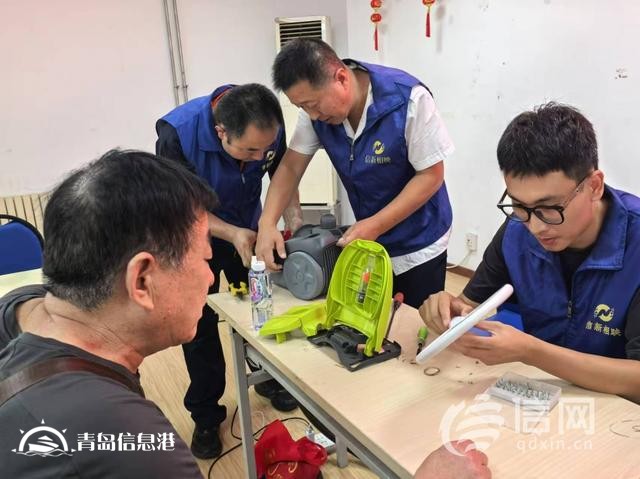 信新相映走進(jìn)金水路社區(qū) 志愿者不斷“轉(zhuǎn)場”連續(xù)參加兩場活動